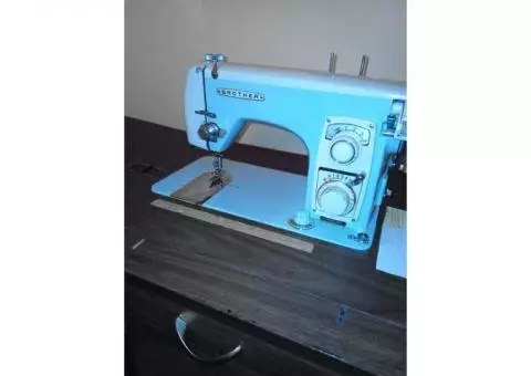 Sewing/quilting machine in table